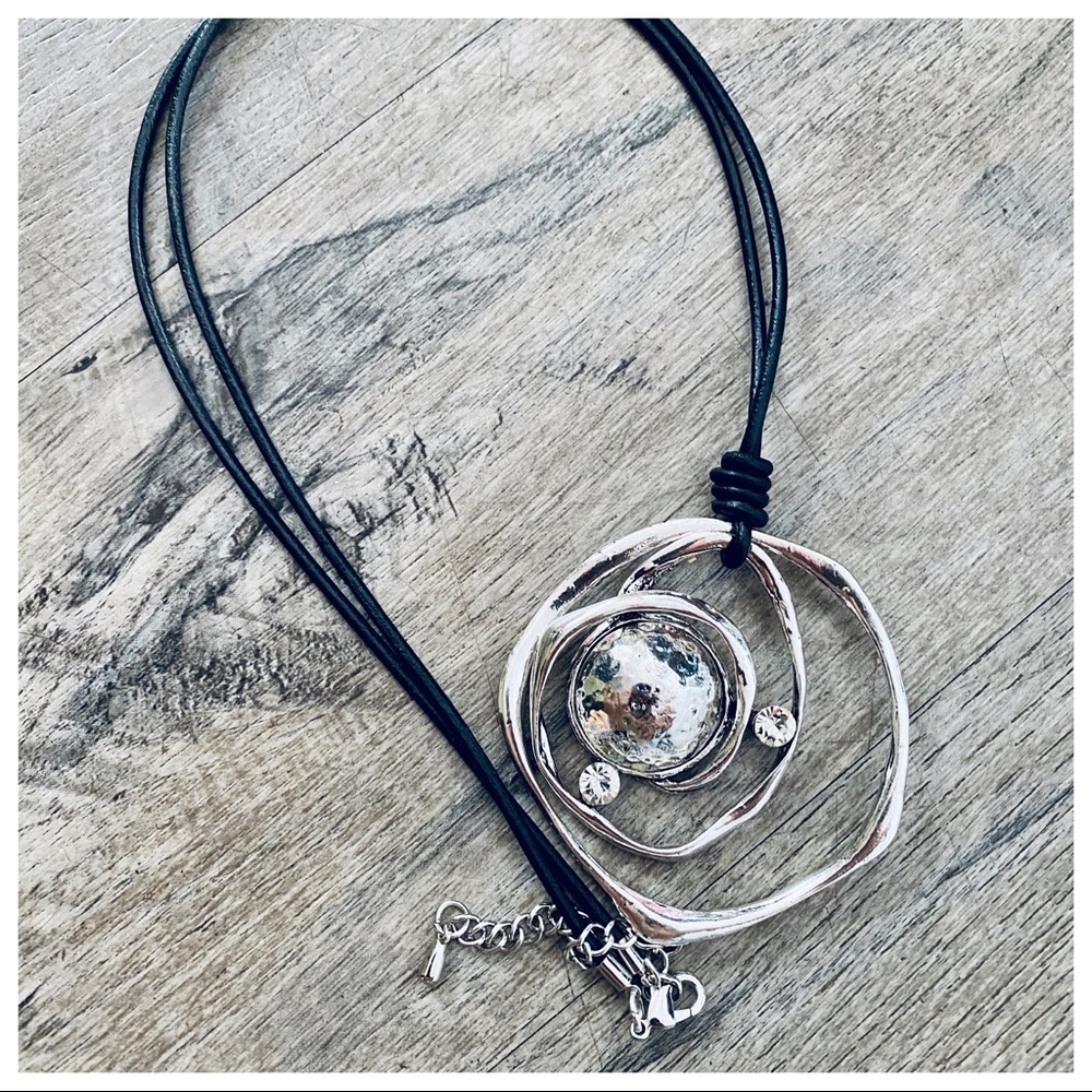 ✨PARIS✨LEATHER CHAIN GORGEOUS CIRCLE NECKLACE - Picture 8 of 12